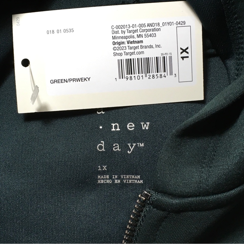 A New Day Women's Size 1X Dark Green Zip-Up Hoodie Crop Hooded Sweatshirt Jacket - Picture 3 of 6